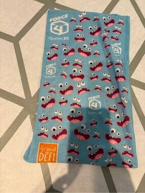 3/15$ Kids Blue Monster Neck Gaiter - Le Grand Défi